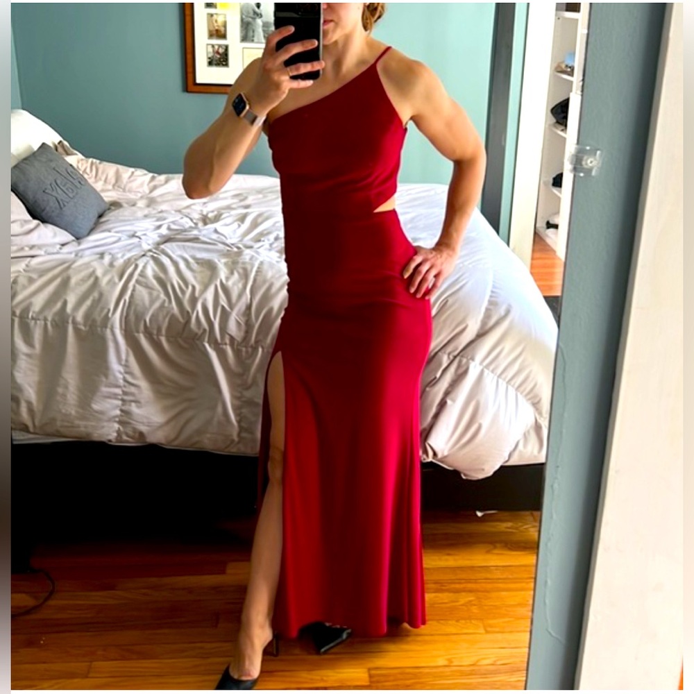 Elegant long dress Red One-Shoulder Jersey Gown with Cutout semi formal 😍 Sz 3/4